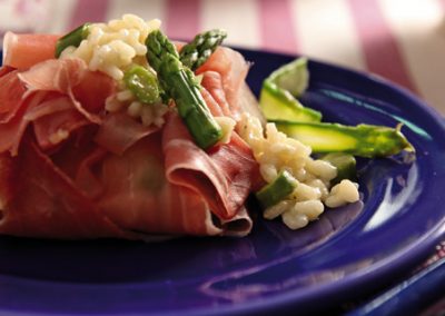 Risotto agli asparagi di Altedo in camicia di prosciutto crudo