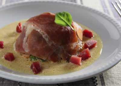 Sformatino d’orzo al prosciutto crudo su crema di provola