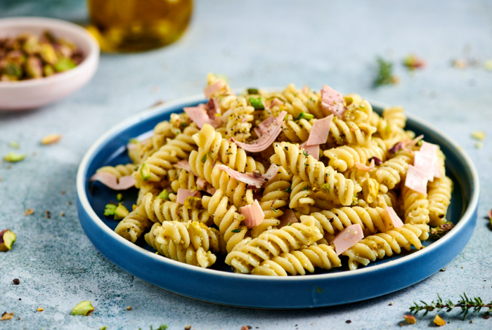 Fusilli al pesto di pistacchi e mortadella