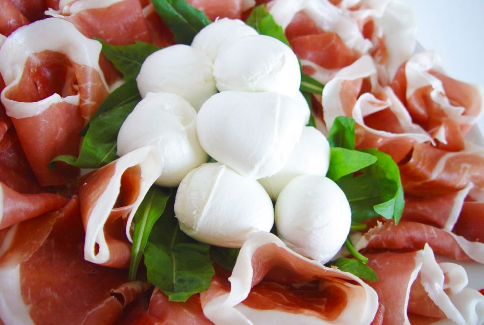 Abbinamenti estivi prosciutto crudo e mozzarella Veroni