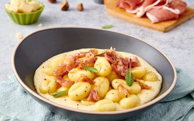 Gnocchi di patate con prosciutto crudo, salvia e fonduta di parmigiano reggiano