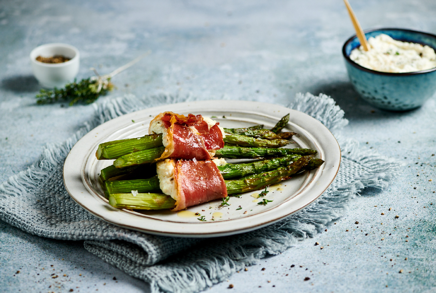 Involtini di asparagi con prosciutto e ricotta alle erbe Veroni
